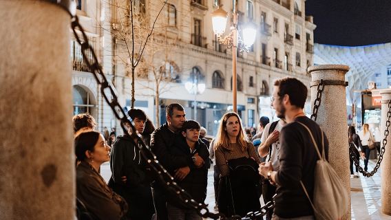 Tour a piedi per piccoli gruppi alla scoperta del paranormale a Siviglia