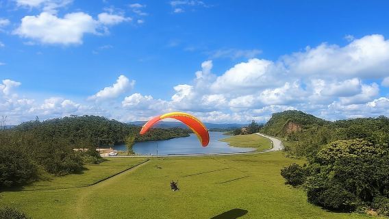 Privater Ausflug nach Guatapé + Bootsfahrt + Paraglidingflug + Tierfarm