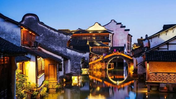 Tur Sehari Pemandangan Malam Kawasan Pemandangan Wuzhen Timur dan Barat dari Hangzhou (tur grup berbahasa Mandarin)