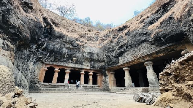 Elephanta Caves Exploration: Guided Tour with Ferry Experience