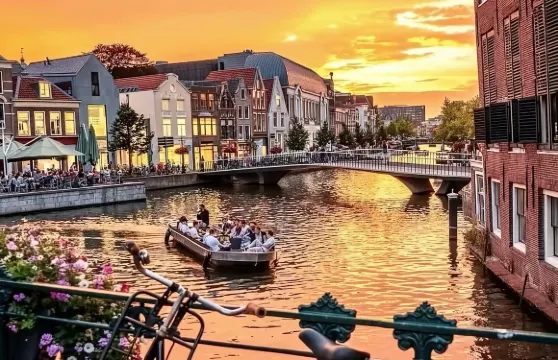 萊頓大學+風車+萊頓要塞+阿姆斯特丹運河（10小時包車）