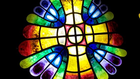 コロニア・グエルのガウディの地下聖堂(オーディオガイド付き)