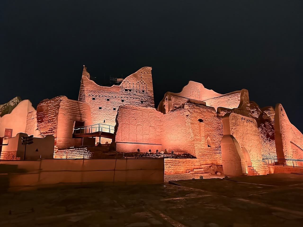 Descubra el rico patrimonio de Diriyah, la ciudad de la Tierra.