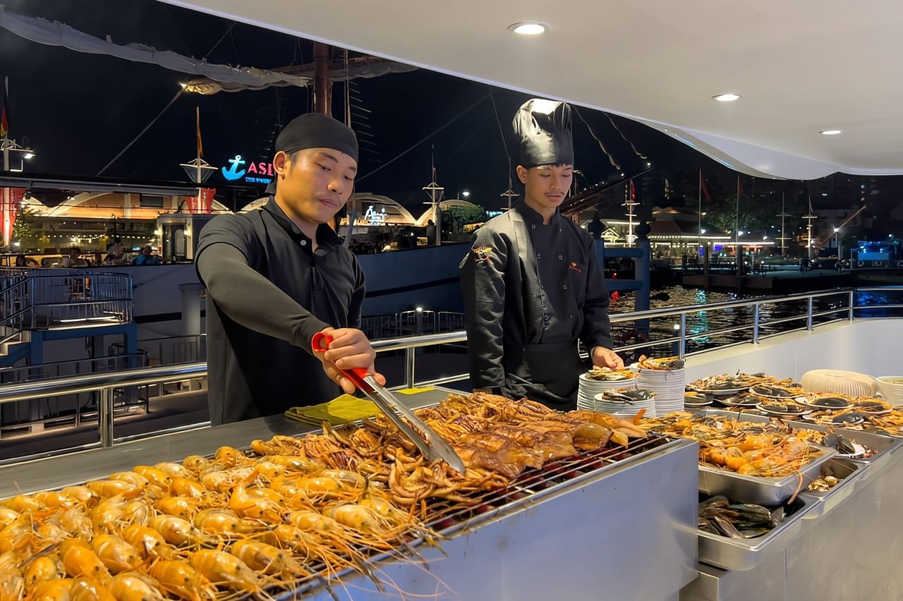 Bangkok: The Planet Cruise with Option Hotel Transfer