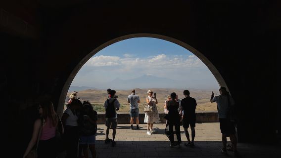 Chuyến đi trong ngày theo nhóm nhỏ cùng Garni & Geghard và trải nghiệm làm bánh Lavash.