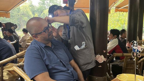 Limpieza de oídos en Chengdu: una técnica milenaria con un encanto ancestral. Disfrute de la relajación y el rejuvenecimiento.