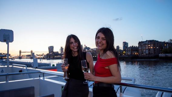 Thames River Sightseeing Cruise in London, UK - Evening Cruise Ticket + Snacks + Performance