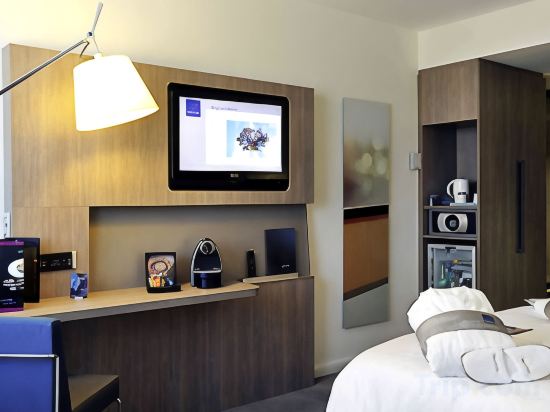 Novotel Avignon Centre Room Type - Executive Room with 1 bed measuring 63 x 79(160 x 200 cm), 1 sofa bed and 1 pull-out bed Novotel Avignon Centre Room Type - Executive Room with 1 bed measuring 63 x 79(160 x 200 cm), 1 sofa bed and 1 pull-out bed