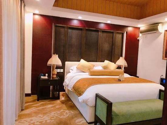 Zhongjia Palace Hot Spring Hotel Room Type - Deluxe Private Hot Spring Suite Zhongjia Palace Hot Spring Hotel Room Type - Deluxe Private Hot Spring Suite