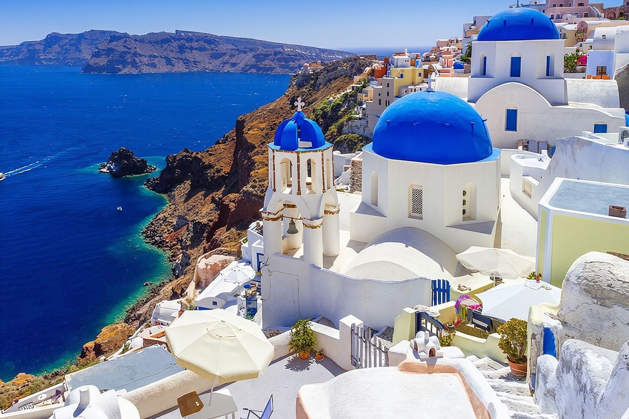Santorini Private Highlights Tour & Wine Tasting with local guide