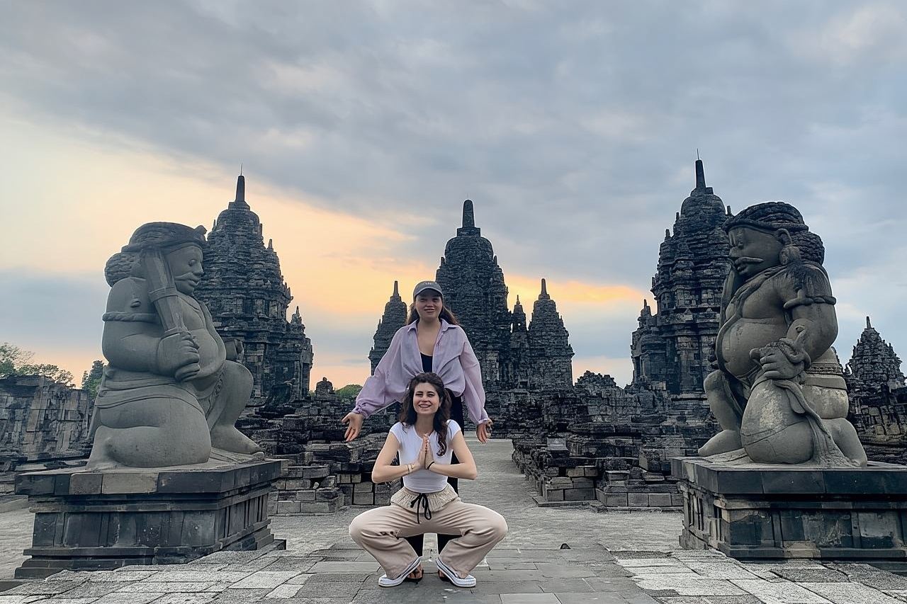 Bảo đảm leo núi Borobudur (tùy chọn bình minh) & Tour ngày Prambanan