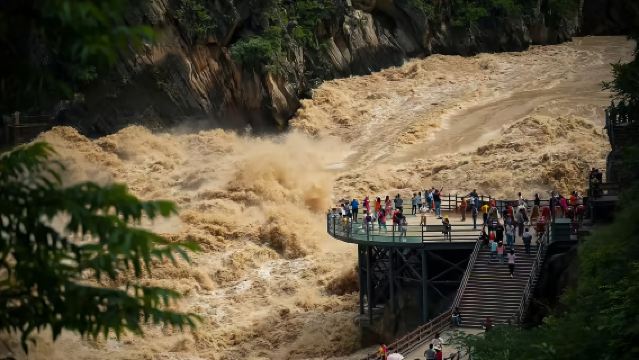 1-day tour from Lijiang to Shangri-La section of Tiger Leaping Gorge + First bay of the Yangtze River + genuine pure play group + no shopping