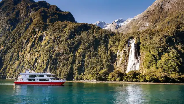 Milford Sound Day Tour from Queenstown