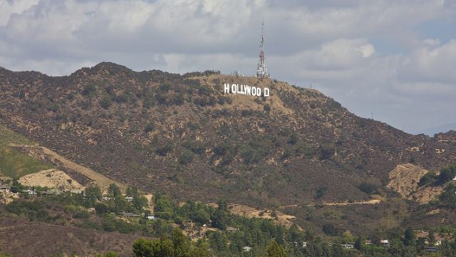 ทัวร์รถบัสเปิดประทุนชมฮอลลีวูด เบเวอร์ลีฮิลส์ และบ้านคนดัง