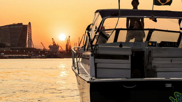 Sunset Boat Tour with Beer, Water, Soda and Snacks included