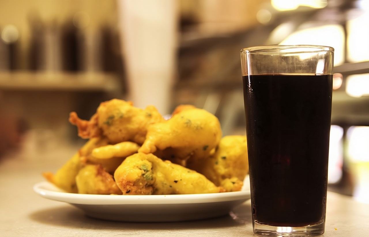 Barcelona: Old Town Tapas & Paella Food Tour with 8 Tastings