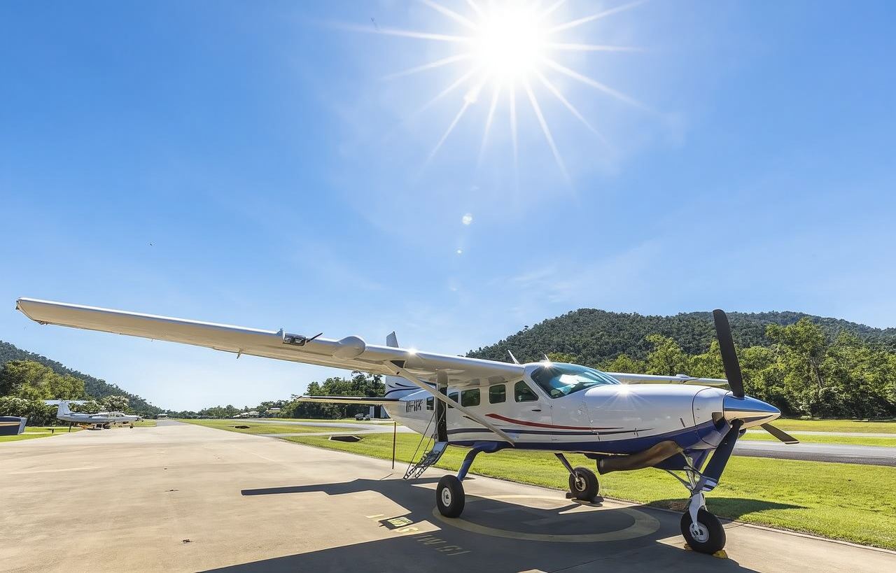 [Aerial Adventure] Whitsundays Scenic Flight Experience (Round-trip Transfers from Airlie Beach)