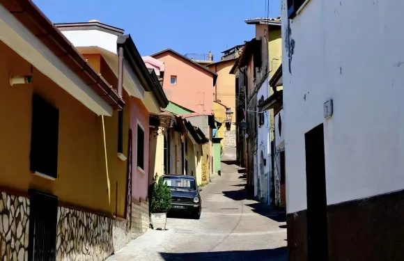 包車暢遊菲烏吉：溫泉老城湖泊泉眼壁畫全覽