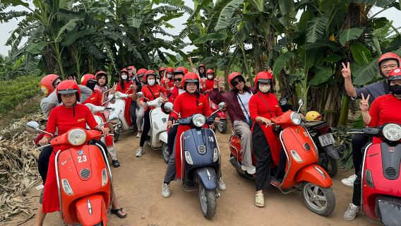Тур по сельской местности Ханоя на Vespa с женщинами-наездницами аозай (полдня)