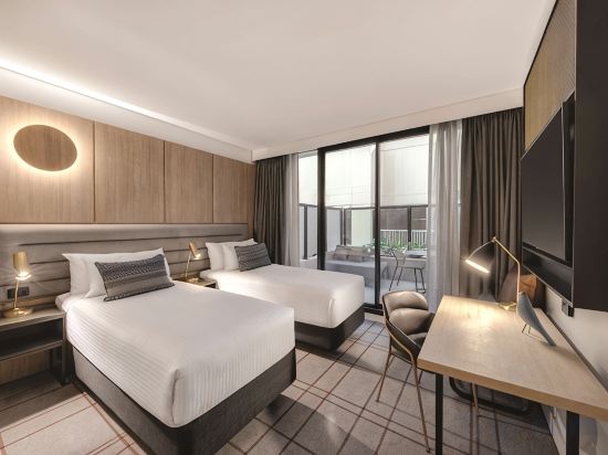 Vibe Hotel Sydney Darling Harbour - Tap to explore photos