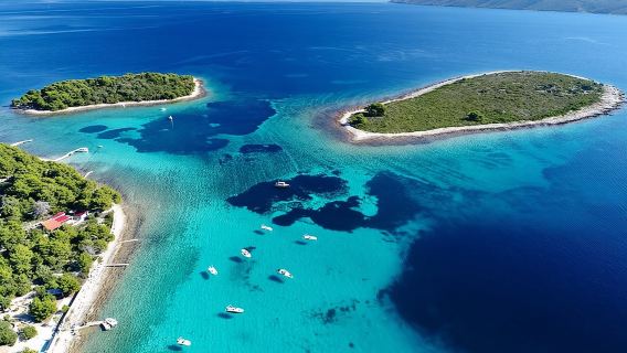 Split/Trogir: Blue lagoon and 3 islands speedboat tour