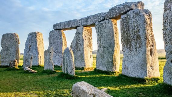 ストーンヘンジ+バースワンデーツアー【貸切チャーター専用ラインI中日英対応ドライバーガイドI行程調整可能】