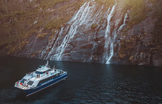莫斯特勞門峽灣及奧斯特峽灣半日郵輪之旅