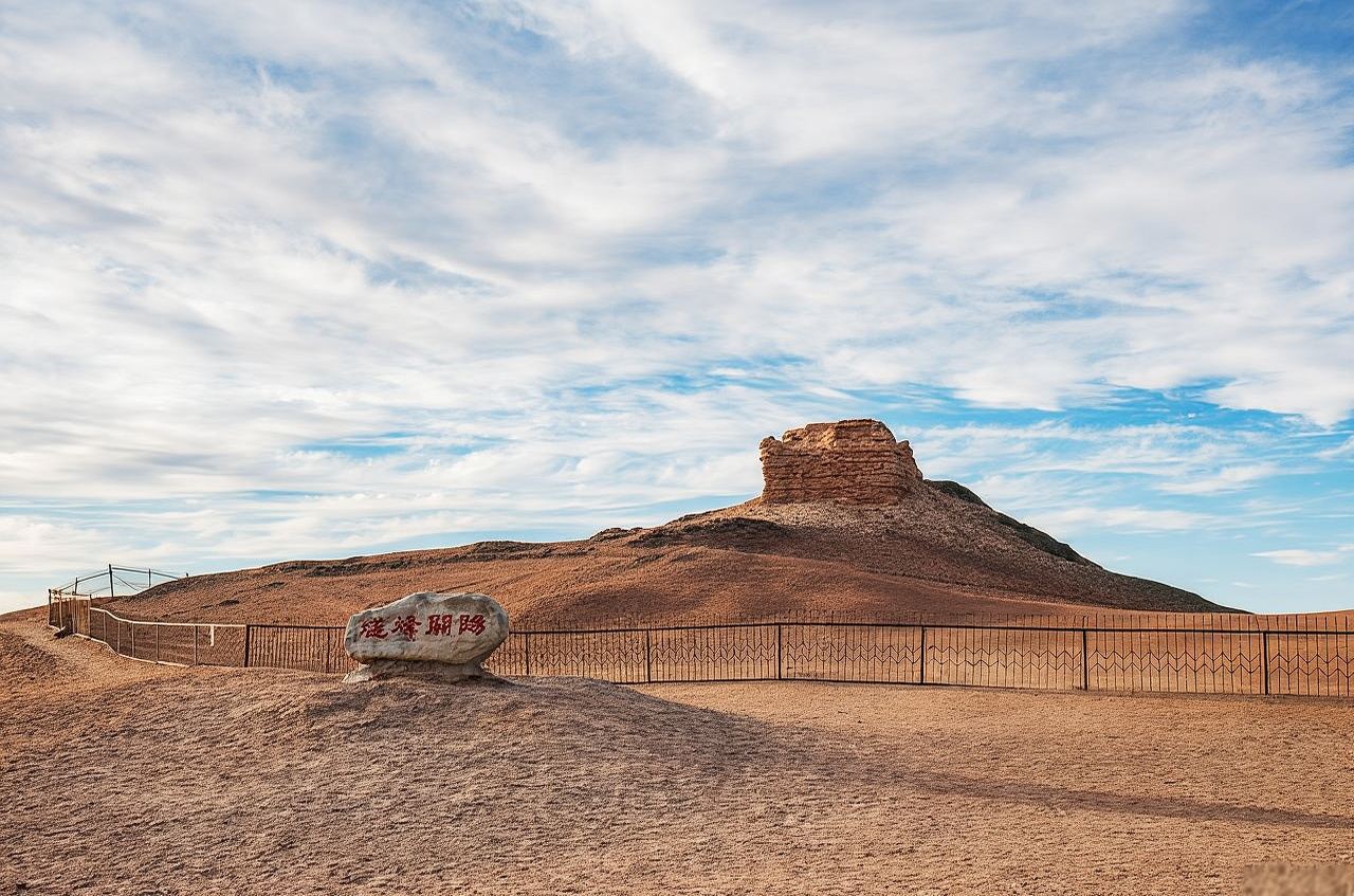 Yang Guan/"No Old Friends Westward" + Dunhuang Film and Television Ancient City + Guide/VIP Private Charter