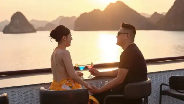 하노이 출발 하롱베이 일일 투어 + 럭셔리 크루즈 + 카약 + 해산물 뷔페