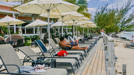 Nassau: PULAU ROSE, LIBURAN GRUP YANG SEMPURNA DI PANTAI