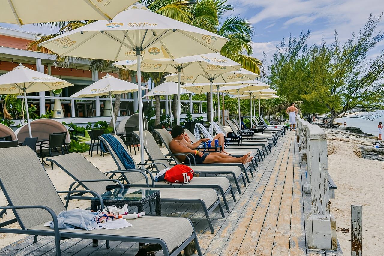 Nassau: ROSE ISLAND PERFECT BEACH DAY GROUP GETAWAY