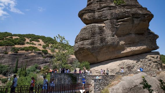 Thessaloniki : Meteora Full-Day Bus Trip with Local Guide