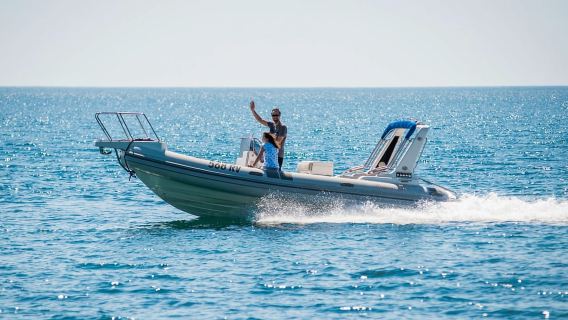 Rovinj: Schnellboottour zur Roten Insel und Piratenhöhle