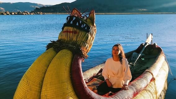 Private excursion to the Uros islands by traditional boat