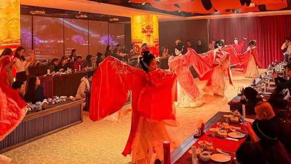 Zhengzhou: Das große Theaterfest der Tang-Dynastie ● Ein immersives Erlebnis des kaiserlichen Banketts der Tang-Dynastie [Kaiserliche Bankettszene + Musik- und Tanzaufführungen im Tang-Stil + kaiserliche Küche] #