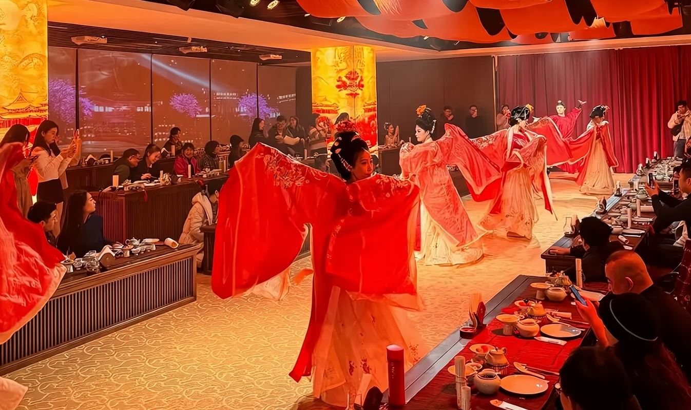 Zhengzhou: Gran banquete teatral de la dinastía Tang ● Experiencia inmersiva del banquete imperial de la dinastía Tang [Escenario de banquete imperial + espectáculo de música y danza al estilo Tang + gastronomía imperial] #