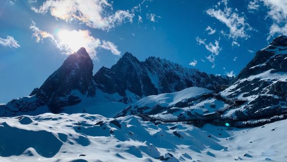 Yunnan Cina/Inggeris/Thai/Rusia/Pelbagai Bahasa|pemandu pelancong tempatan/pemandu pelancong/penterjemah (pelbagai jenis penterjemahan - menemani pelancongan - penerangan lokasi tarikan)|Selamat datang untuk berunding