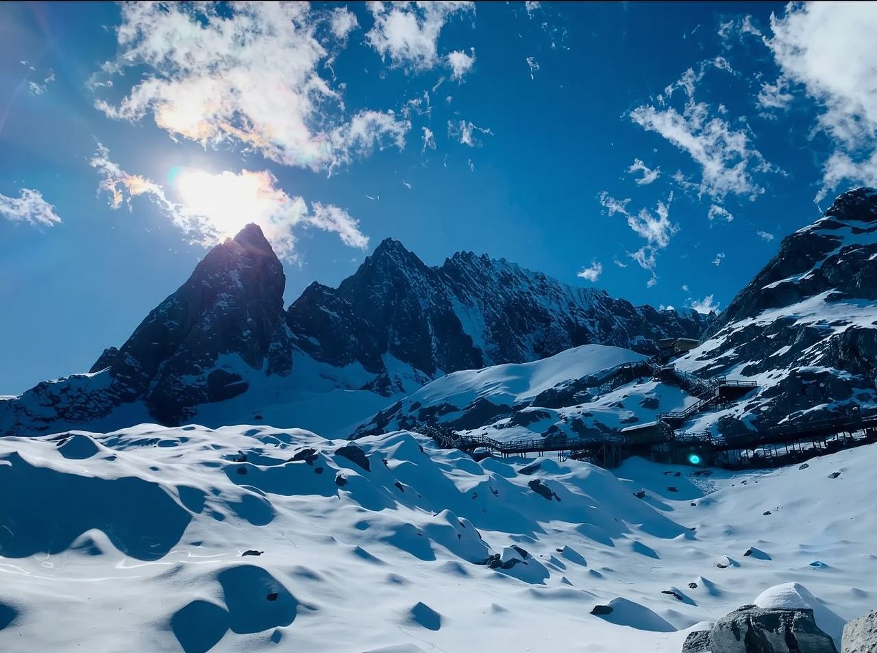 Yunnan Chinese/English/Thai/Russian/Multilingual|Local guide/interpreter (various interpretation services - accompanying tours - in-park commentary)|Welcome to inquire