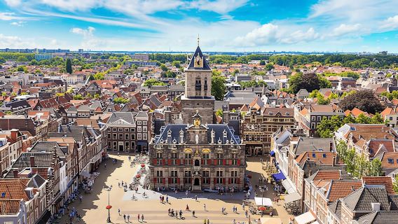 Self guided tour with interactive city game of Delft