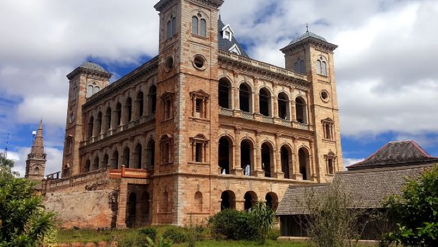 馬達加斯加 塔那那利佛 專業翻譯|旅遊地陪嚮導|商務陪同拜訪|展會翻譯|自由行地接|行程規劃定制