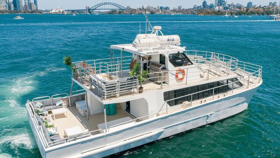 시드니: 프리미엄 카타마란 비비드 크루즈 (환영 음료 제공)