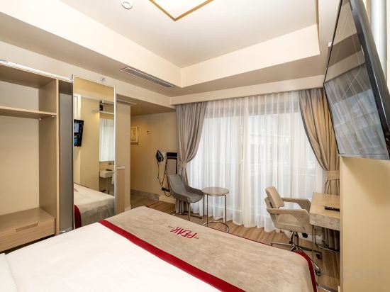 Ramada By Wyndham Istanbul Pera Room Type - Accessible Room