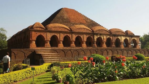 ทริปหนึ่งวันจากโกลกาตาไปยังบิชนุปุระเพื่อชมวัดดินเผาและผ้าไหม