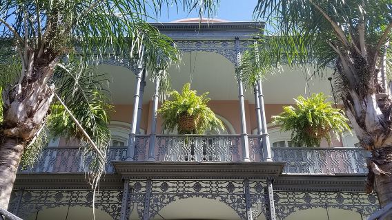 Small-Group Glamorous Garden District Tour
