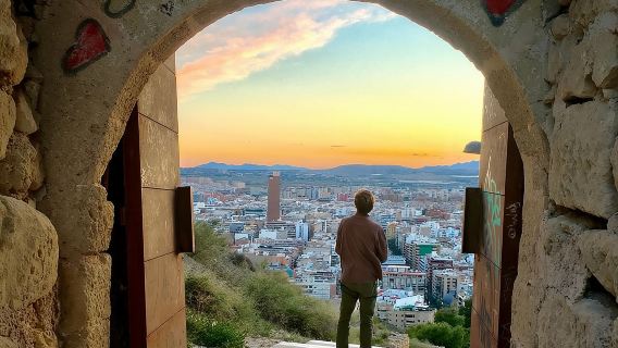 Alicante Historic Small Group Tour with Tapas Tasting