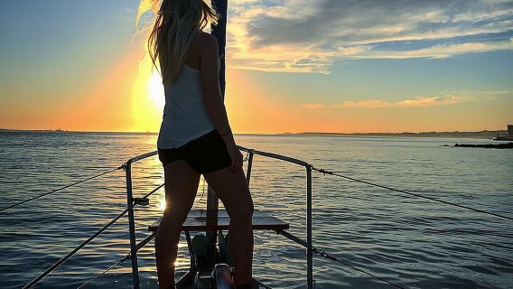 2 Hour Lisbon Sunset and Wine Sailing Tour