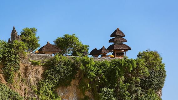 Sunset at Uluwatu Temple with spa option