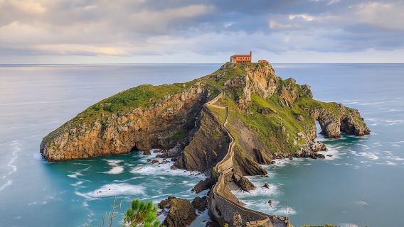 Gaztelugatxe and Gernika Tour From San Sebastian