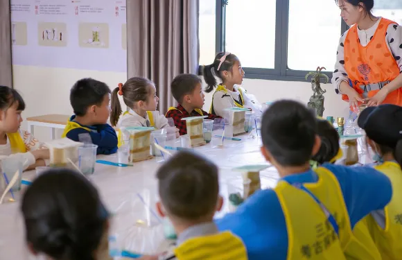 四川成都三星堆考古親子研學一日營【來回接送+含餐+三星堆研學博物館參觀講解+考古研學+海報·證書】