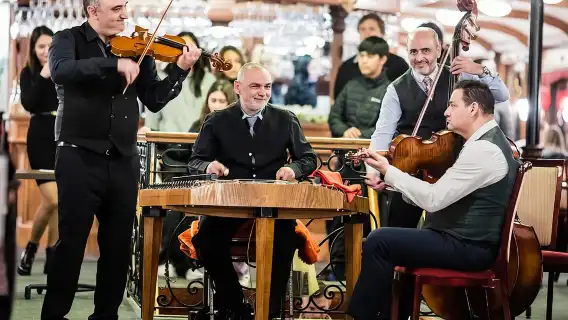 Budapest Danube Cruise with Buffet Dinner, Performances and Music